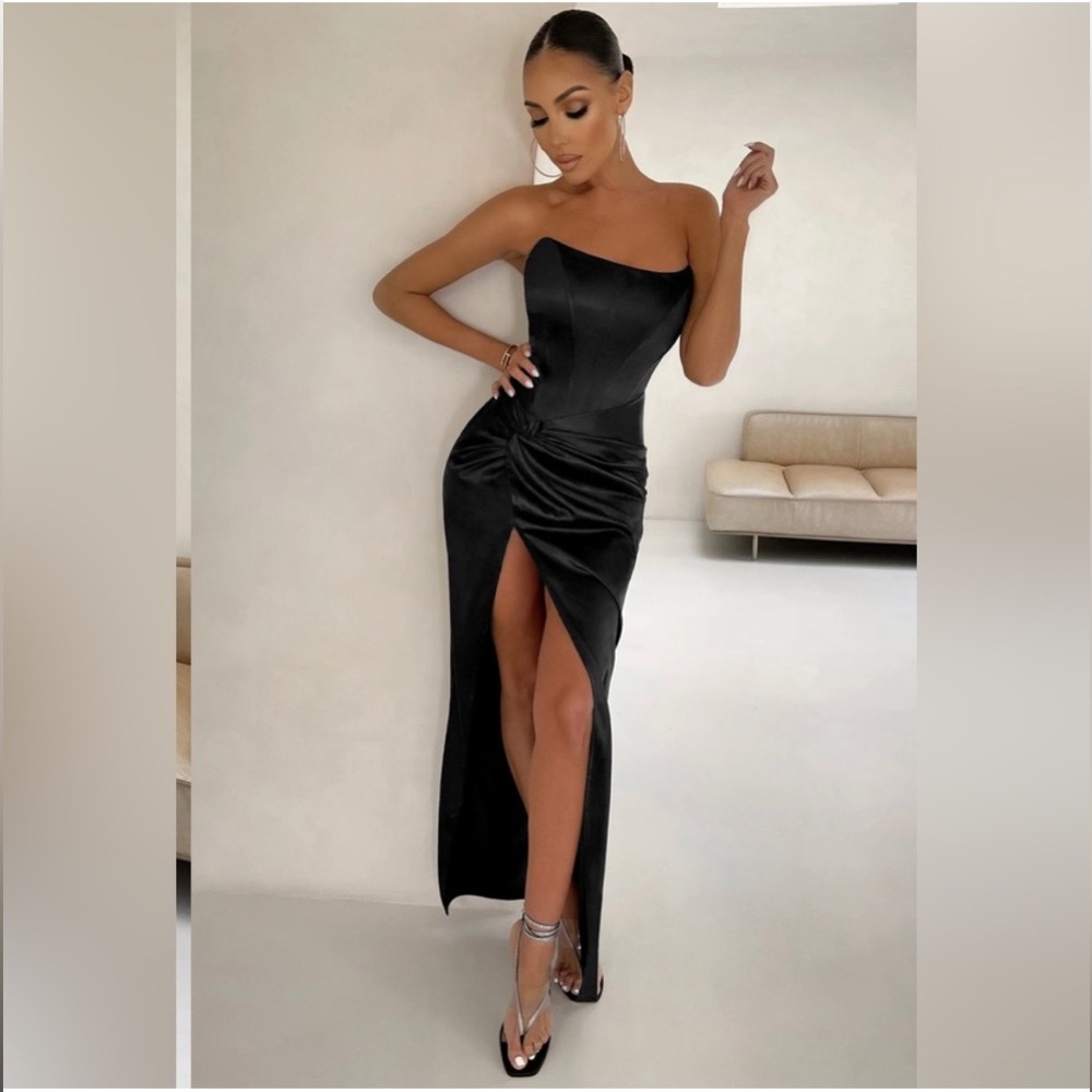 Romancing Black Thigh Split Corset Strapless Maxi… - image 4